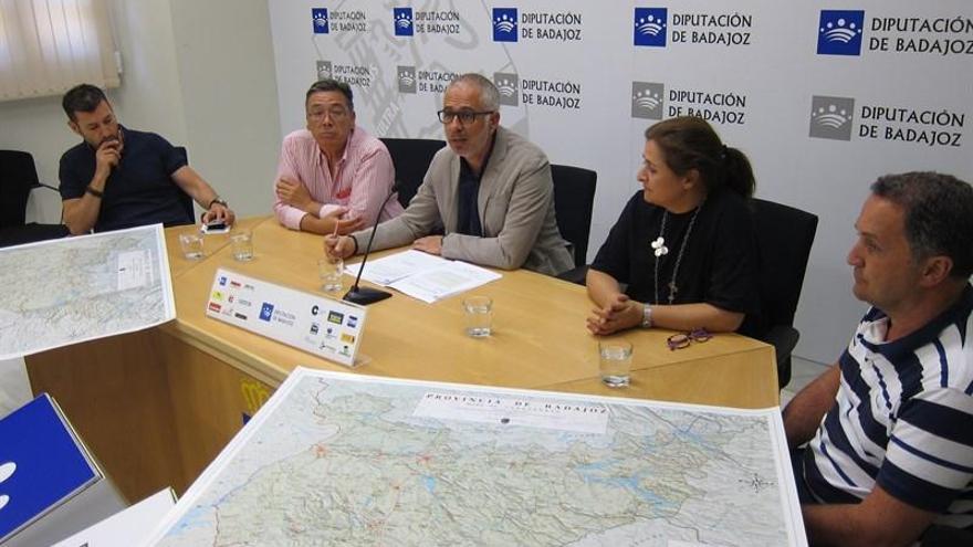 El nuevo mapa de carreteras de la provincia de Badajoz incorpora infraestructuras como los tramos del AVE en construcción