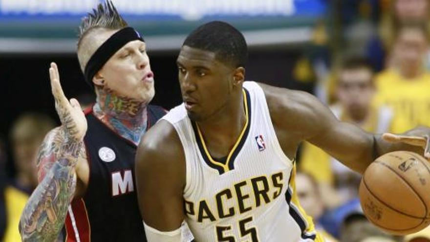 Hibbert (d) pelea con Andersen.