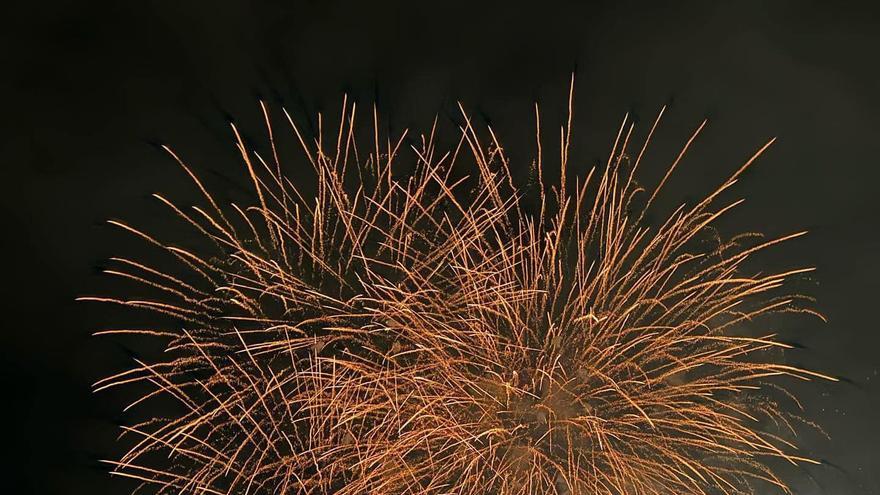 La pirotecnia Turis pone la guinda final a las fiestas del centenario de la Virgen del Carmen de El Campello