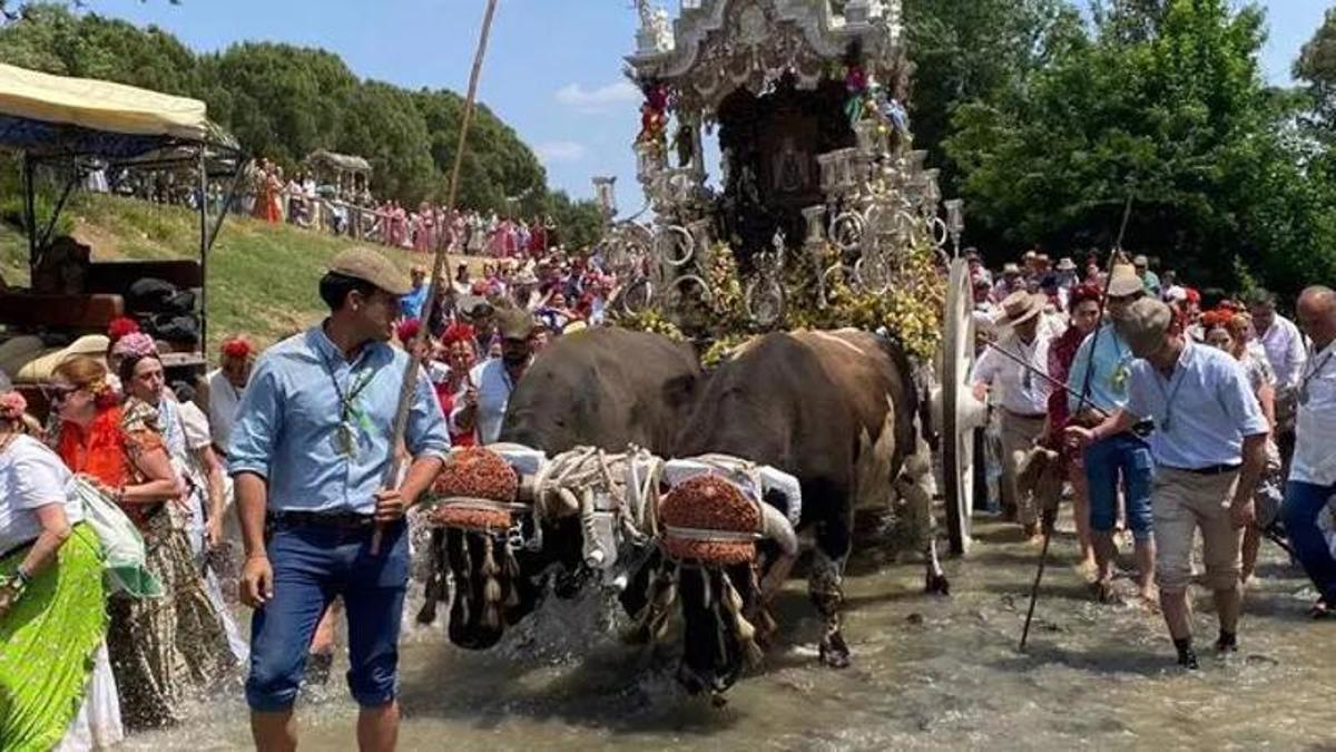 La peregrinación del Rocío moviliza a cientos de miles de personas para ir a rezarle a la Virgen.