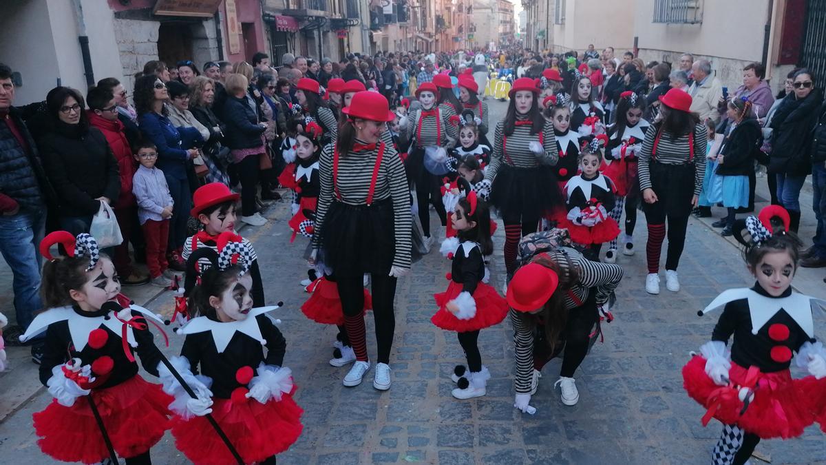 Niños participan en uno de los desfiles de las fiestas de carnaval celebradas en 2020 en Toro