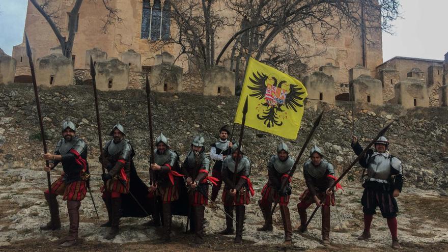 Componentes de la fila Luis I en el castillo de Benissanó