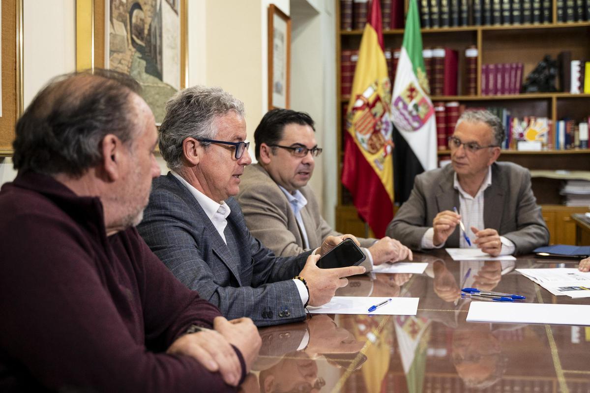 Así ha sido la reunión entre Pymecon y el delegado de Gobierno, José Luis Quintana