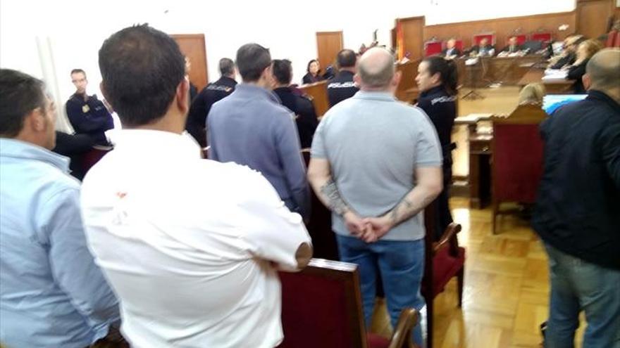 La Audiencia de Badajoz condena a 13 acusados de estafa y fasificación y absuelve a uno