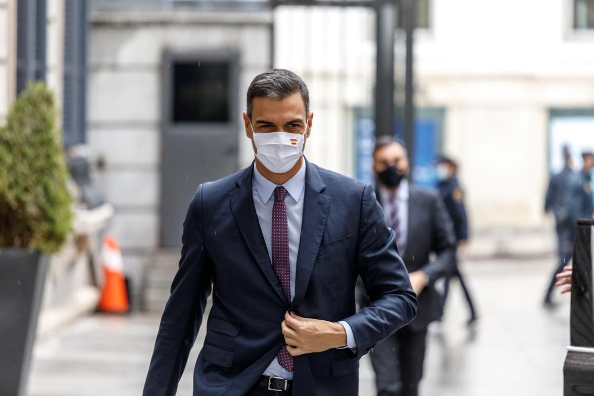 El presidente del Gobierno, Pedro SÃ¡nchez, a su llegada al Congreso de los Diputados, con motivo del Homenaje a Manuel AzaÃ±a en conmemoraciÃ³n del 80Âº aniversario de su muerte, en Madrid (EspaÃ±a), a 3 de noviembre de 2020.