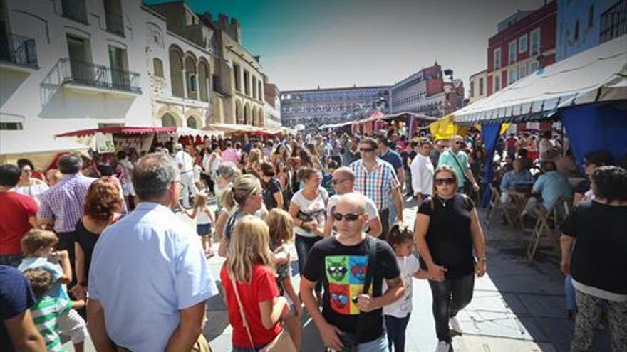 El límite horario coge por sorpresa a los artesanos del mercado árabe de Badajoz