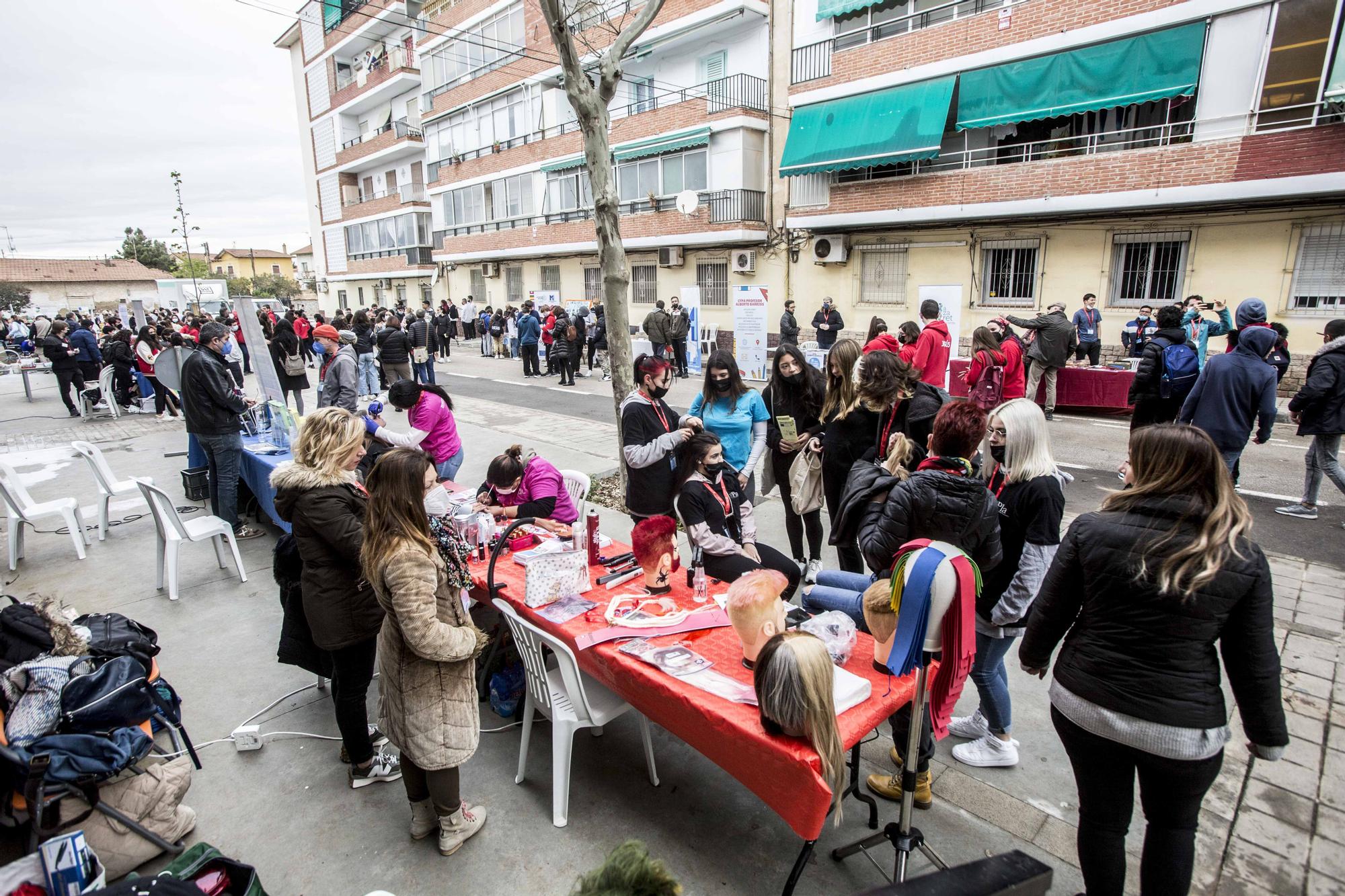Talleres de estética, emergencias y laboratorios, en plena calle de Alicante
