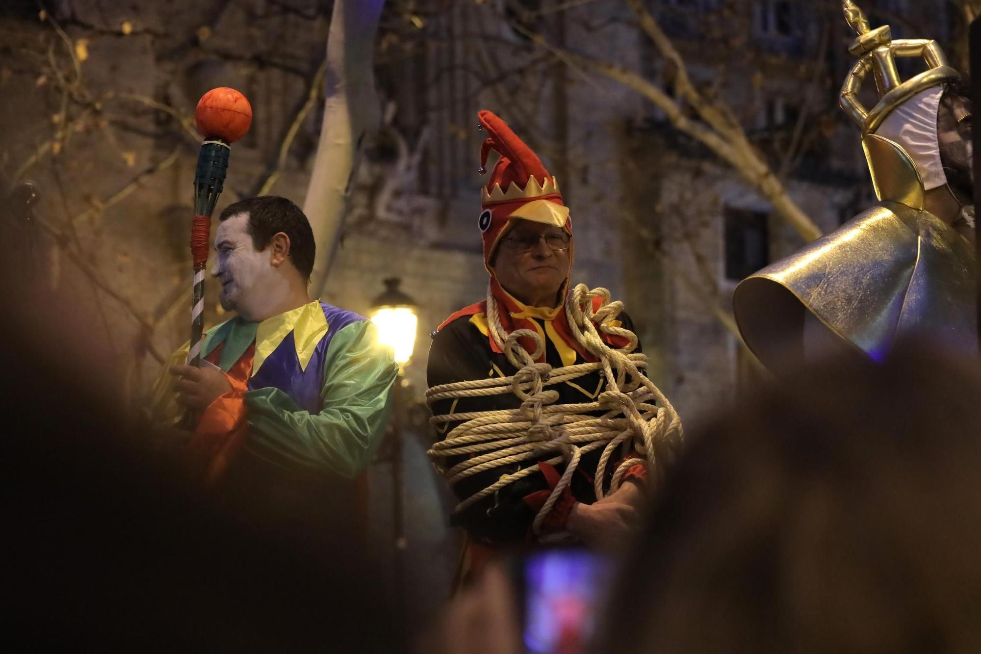 Gran ambiente de carnaval en las calles de Zaragoza