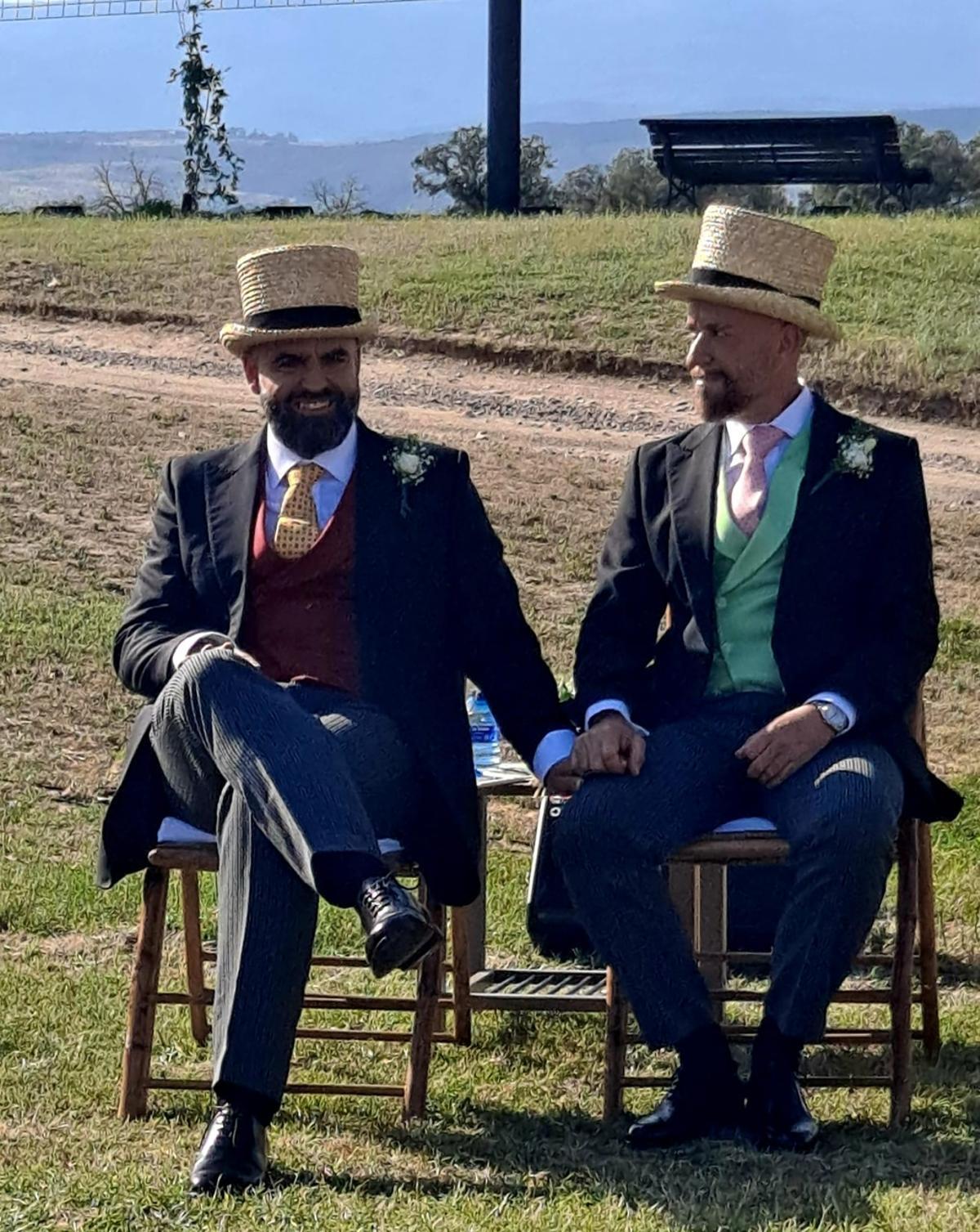 Los recién casados, Adrián y Armando