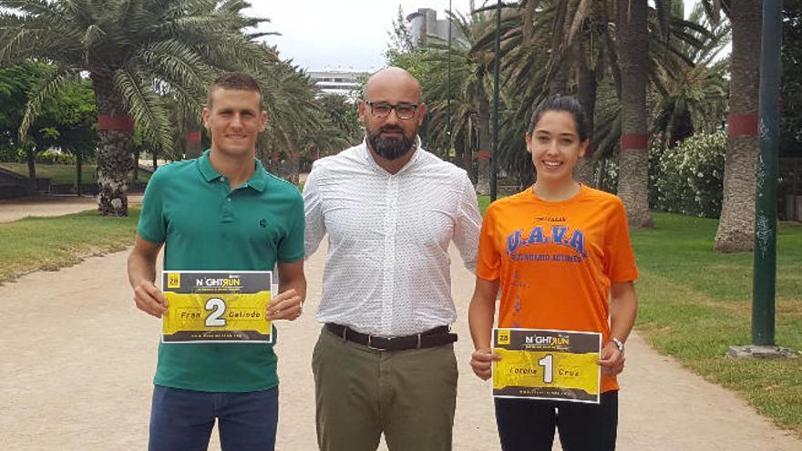 Lorena Cruz y Fran Galindo junto al concejal Aridany Romero.