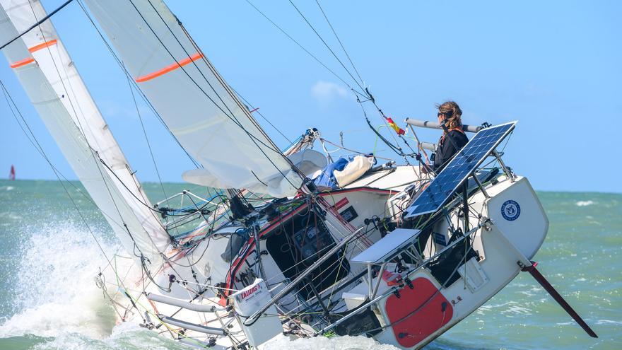 La mallorquina Aina Bauzà inicia en Cádiz su reto de cruzar el Atlántico en solitario