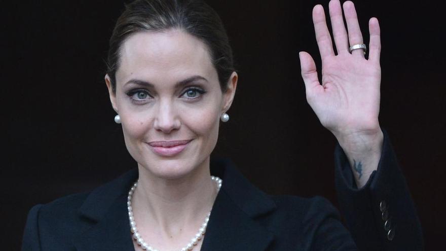 Angelina Jolie se ha sometido a una cirugía para extirparse los ovarios.