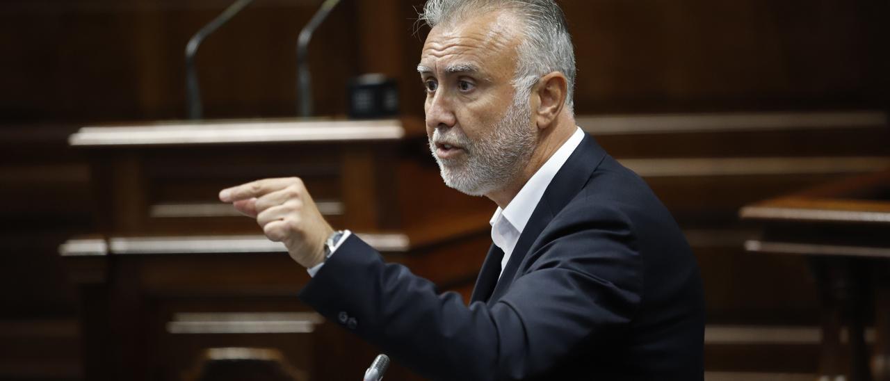 Ángel Víctor Torres, en el Parlamento de Canarias.