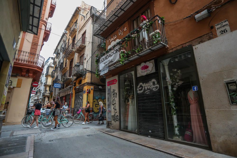 La crisis del coronavirus arrasa con los negocios del centro de València