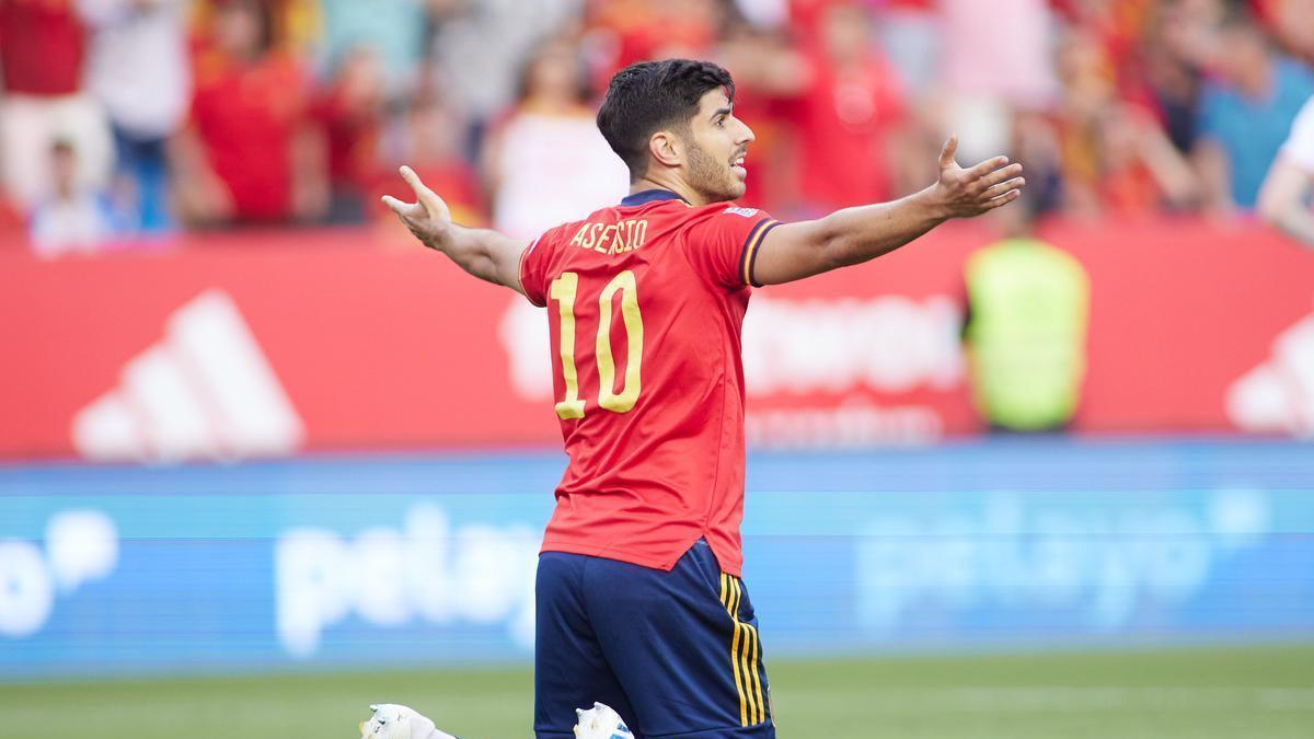 Marco Asensio, con la elástica de la selección española.