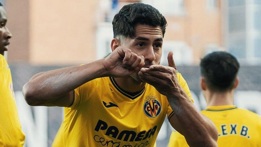 Ayoze Pérez festejando con su tradicional celebración.