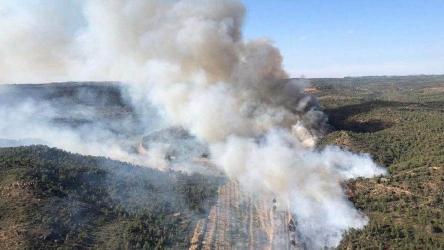 Controlat l&#039;incendi forestal a Maials, que ha cremat 27,5 hectàrees