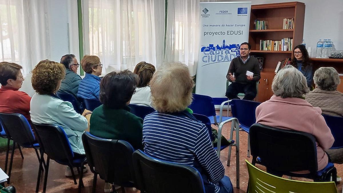 El Ayuntamiento de Cabra anuncia el estudio sobre la soledad de las personas mayores.