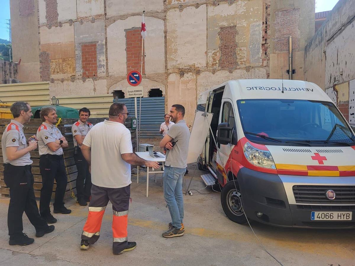 Les imatges de l'exercici de muntatge d'un centre d'acollida per evacuats a Portbou