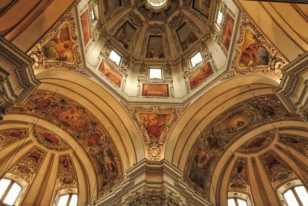 Impresionante interior de la Catedral de Salzburgo