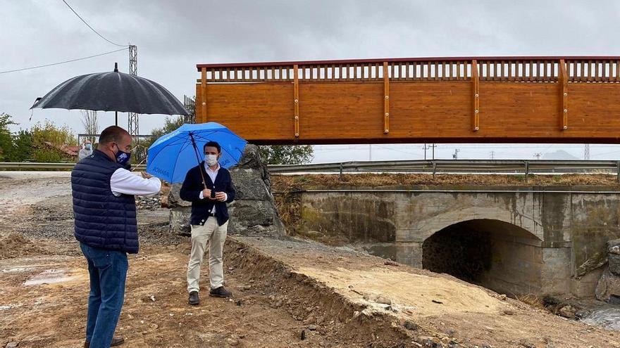 El Ayuntamiento de Antequera comienza la instalación de una pasarela en Matagrande