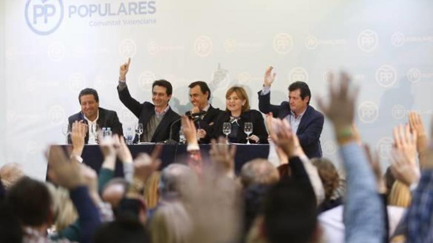 El PP pone fin el reinado de Barberá y presiona a Rajoy para las primarias