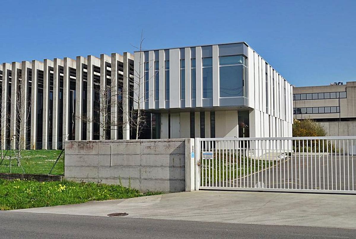 Instalaciones de Facet Filtration Group en el polígono de Sabón, que han sido adquiridas por Inditex. | // LA OPINIÓN