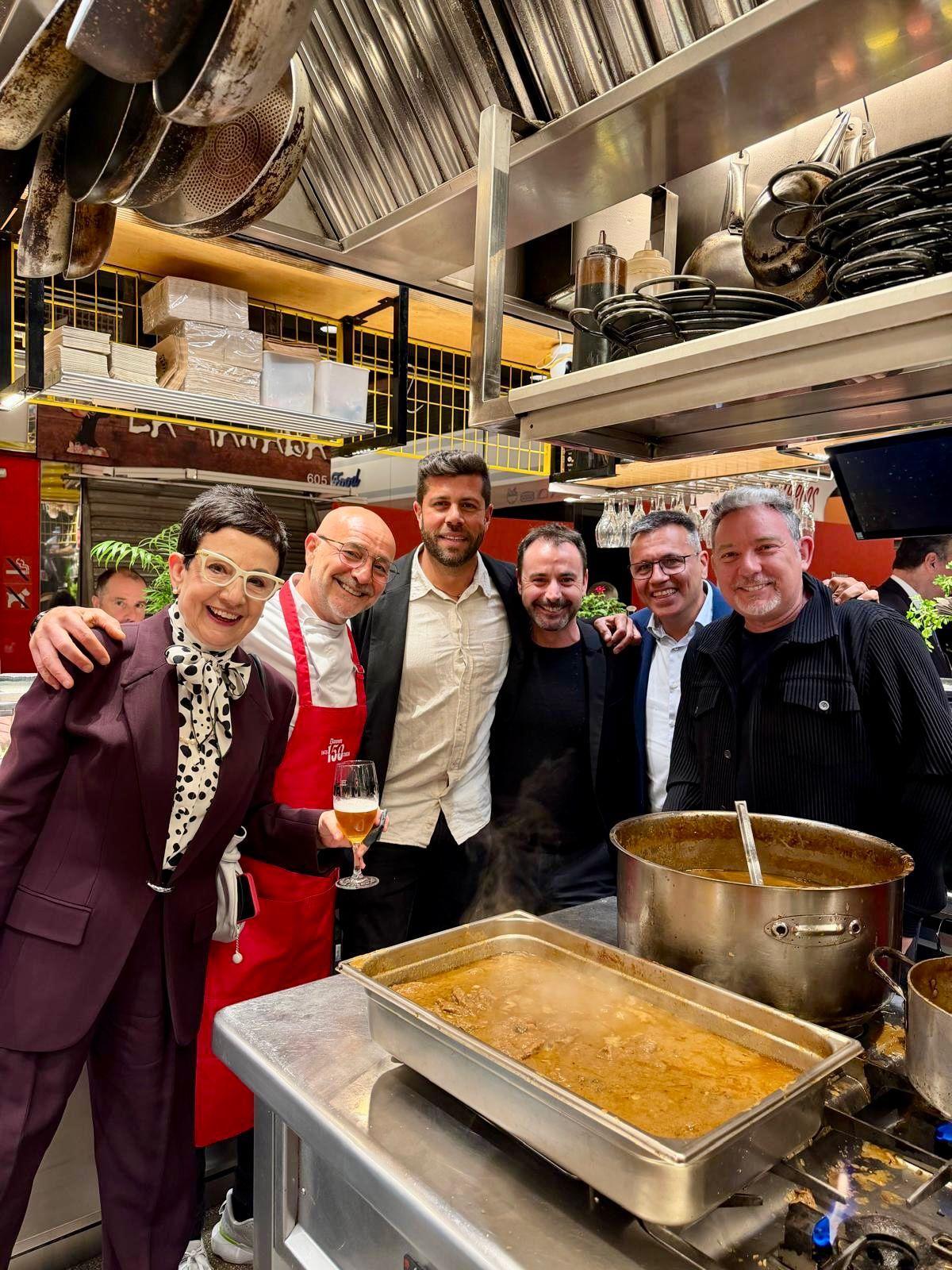 Carme Ruscalleda, el Quim de la Boquería, Manel Vehí, Eduard Xatruch, Oriol Castro, Mateu Casañás y Albert Adrià en la Boquería