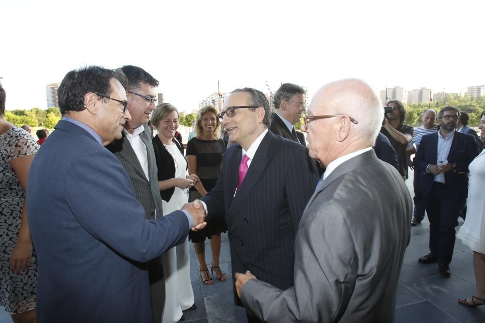 Javier Moll, presidente de EPI saluda a Vicent Soler, conseller d'hisenda, Jesús Prado, consejero EPI