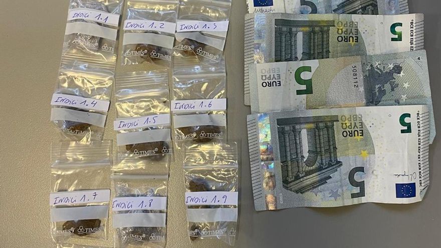 Detinguda una mare a Figueres que es dedicava a vendre droga mentre passejava el seu nadó amb cotxet
