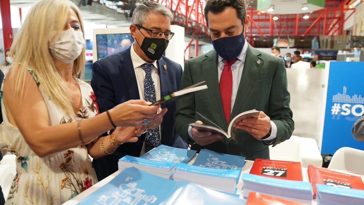 Patricia del Pozo, Francisco Salado y Juanma Moreno, en la inauguración del Congreso CM Málaga.