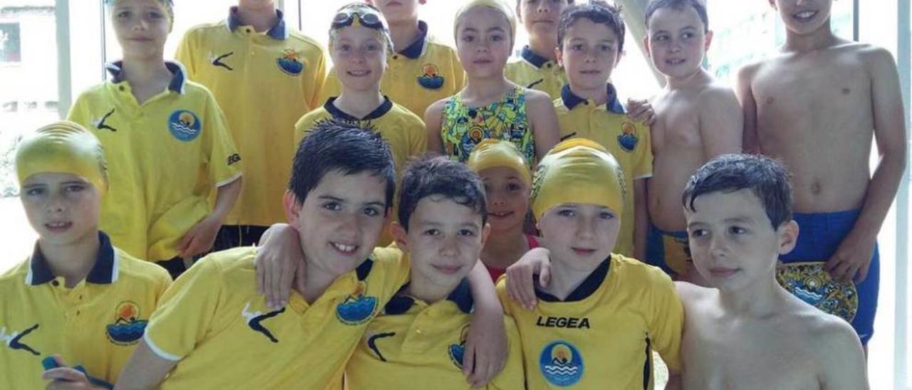 Los nadadores del CNCO que acudieron al trofeo &quot;Villa de Gijón&quot;.