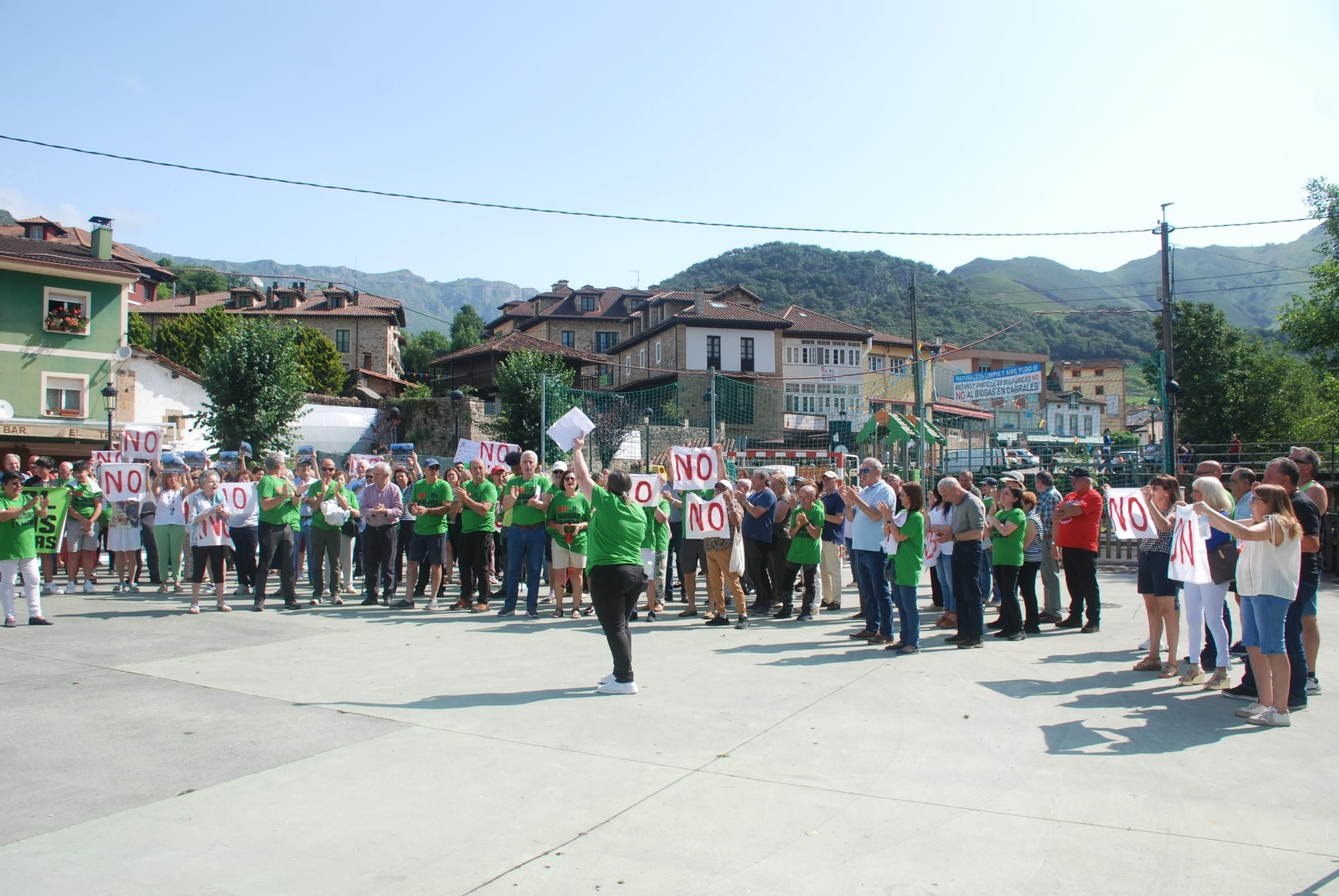 Manifestación contra la planta de biogás en Arenas de Cabrales