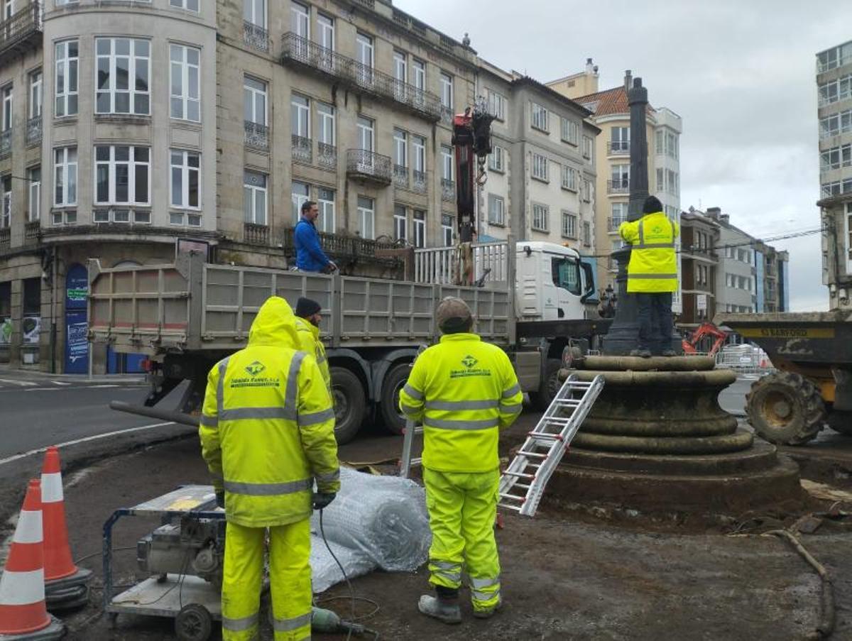Trabajos de retirada de la Farola