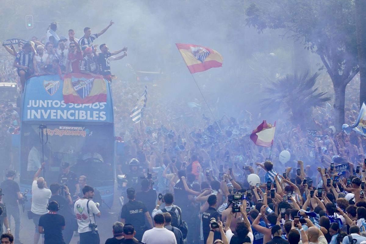 El malaguismo se echa a la calle: las mejores imágenes de la rúa del Málaga CF