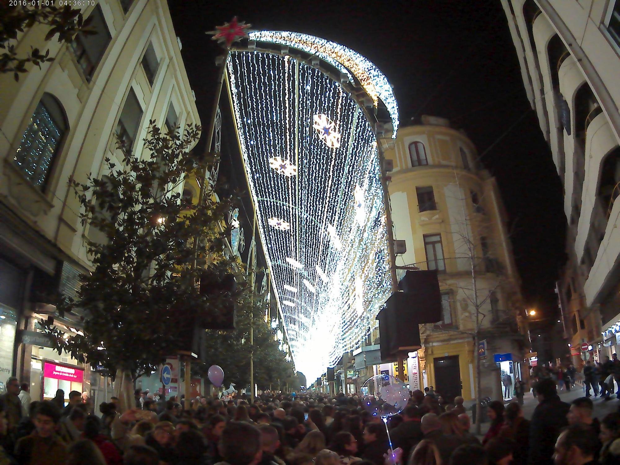 Alumbrado navideño en la calle Cruz Conde.