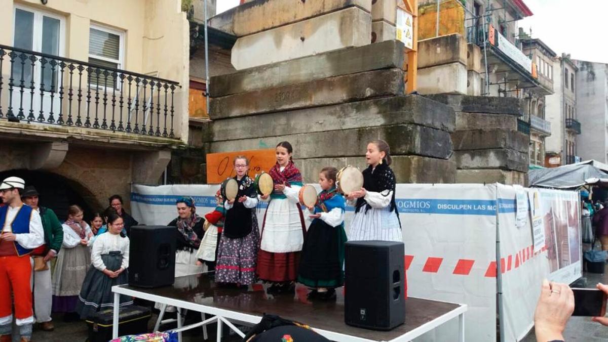 La Reconquista combate la lluvia con música y chor La Reconquista combate la lluvia con música y chor