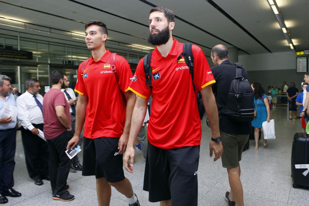 Las estrellas del combinado español fueron recibidas por los aficionados en el aeropuerto de la Costa del Sol, a donde también llegó la selección lituana con el excajista Kuzminskas