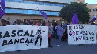 Absuelven a una asociación feminista de Castellón de un delito de odio contra el líder de Vox Santiago Abascal