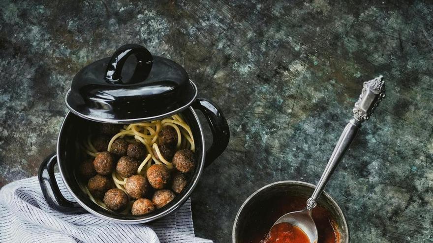 Albóndigas caseras de carne y veganas: la receta de la abuela más versátil