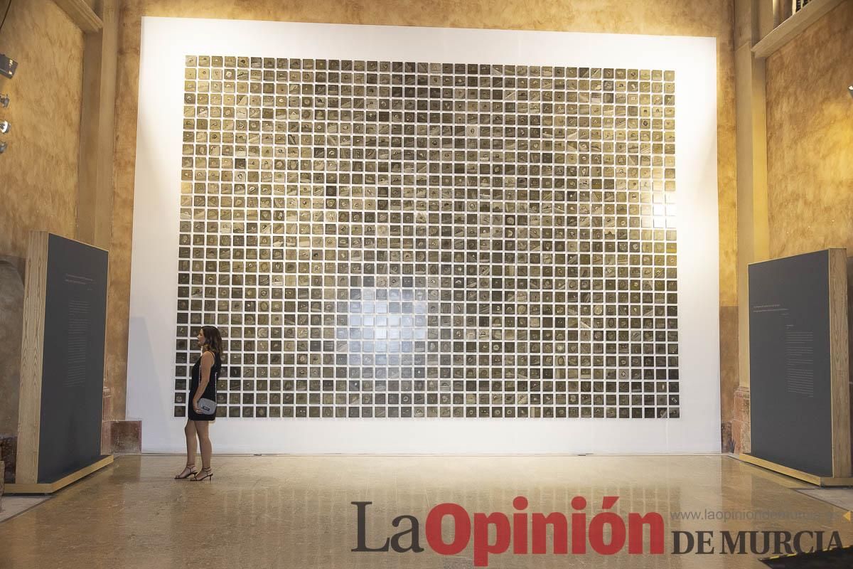 Así es la exposición 'Los Asomados' de Lidó Rico, que llega a Caravaca en su Año Jubilar