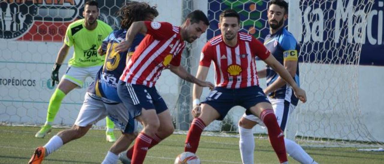 Pablo García y Nando en una acción del duelo ante el Arzúa. | // GONZALO NÚÑEZ