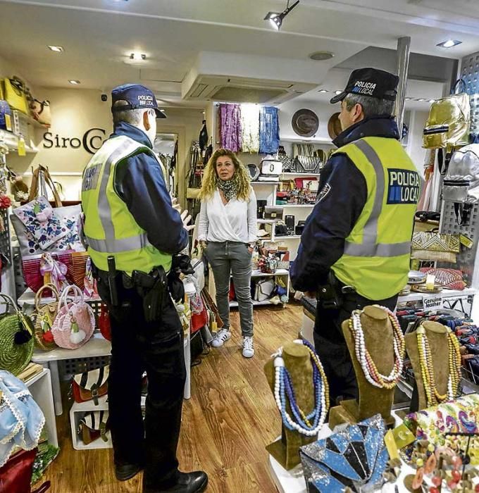 Policías para todo en el centro turístico de Palma