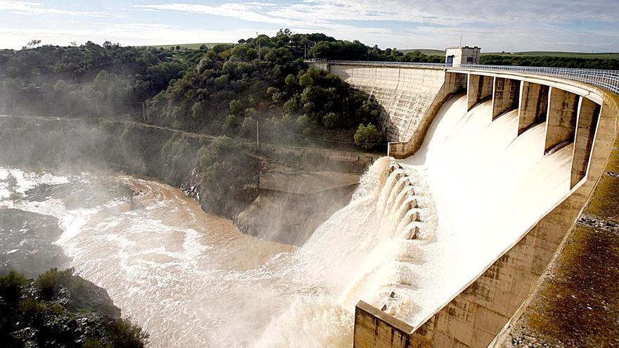 Imagen de archivo de un embalse andaluz. / El Correo