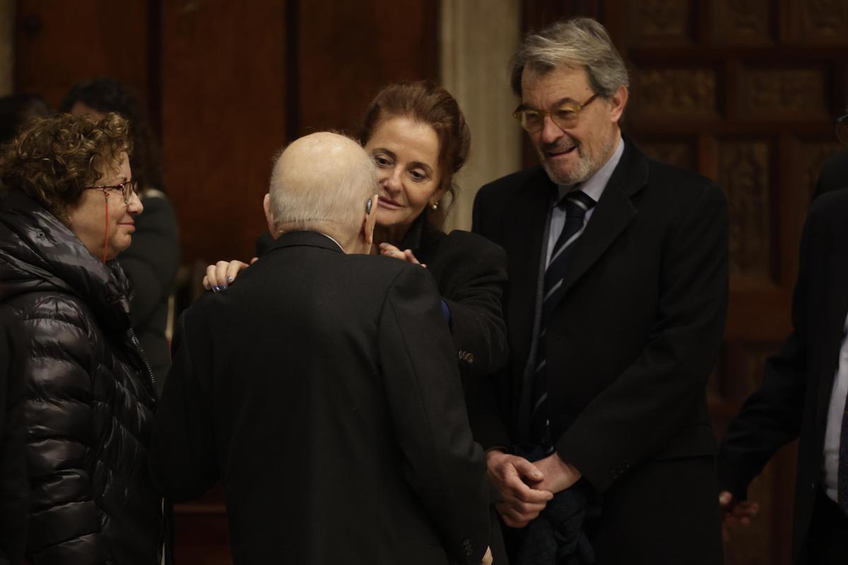 El Palau de la Generalitat acoge la capilla ardiente de Josep Maria Espinàs