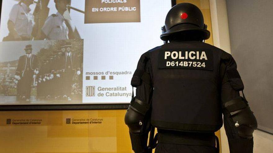 Los antidisturbios llevarán identificación de mayor tamaño y en la espalda