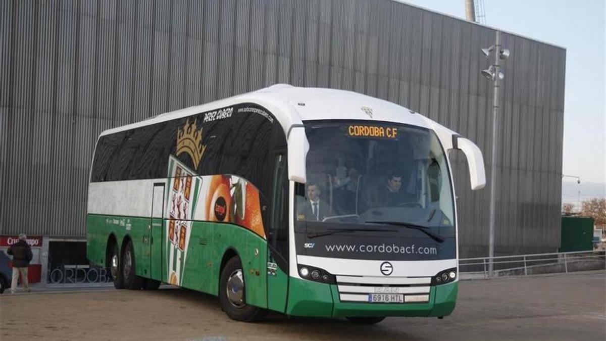 El bus del Córdoba CF, en una salida del equipo.