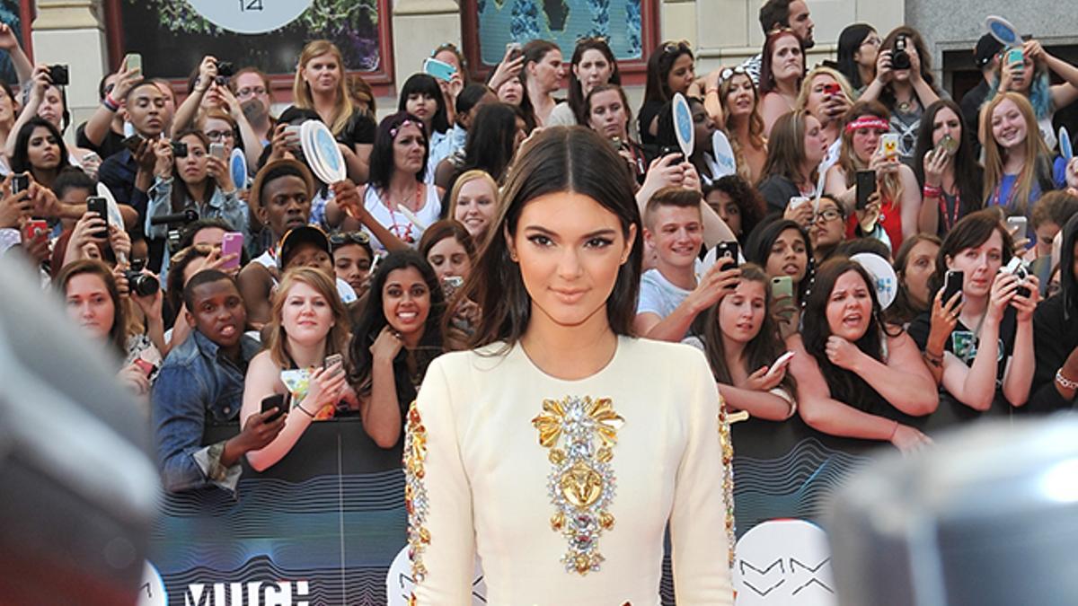 Kendall Jenner con vestido de Fausto Puglisi