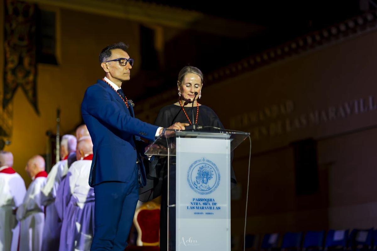 La alcaldesa de Cehegín, Alicia del Amor, junto al presidente de la Hermndad, Tomás Noguerol