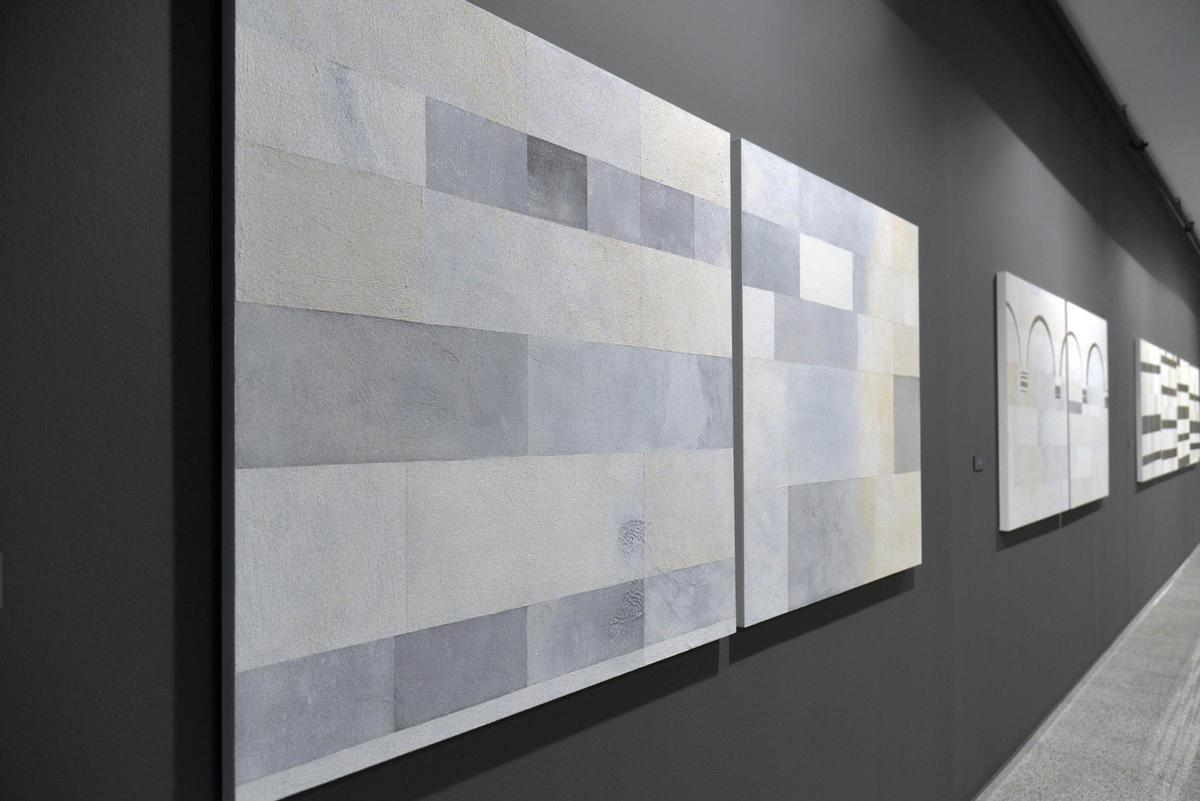 Varias obras expuestas.